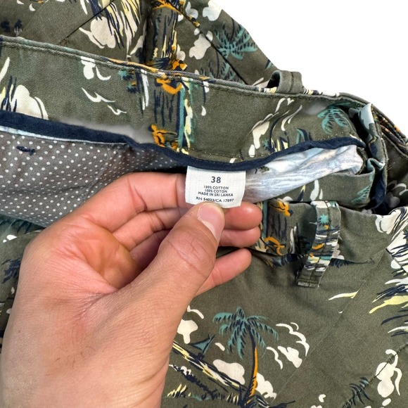 Old Navy Island Print Casual Shorts Lot of 2 Tropical Palm Tree Graphic Mens 38 - Picture 4 of 7